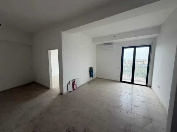 Tirane, jepet me qera ambjent biznesi Kati 7, 72 m² (rruga e kavajes)