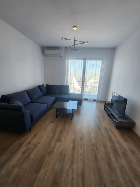 Tirane, jepet me qera apartament 1+1+Ballkon Kati 10, 78 m² 550 € (Kompleksi Arlis, Rruga e Dibrës)