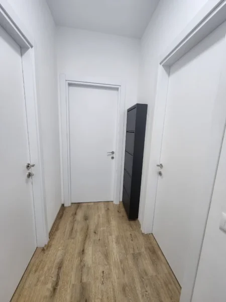 Tirane, jepet me qera apartament 1+1+Ballkon Kati 10, 78 m² 550 € (Kompleksi Arlis, Rruga e Dibrës)