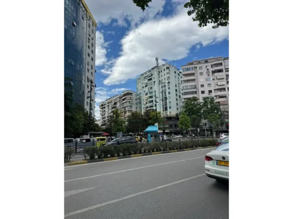 Tirane, shitet apartament 1+1 Kati 3, 54 m² 129.000 € (Stacioni i Trenit)