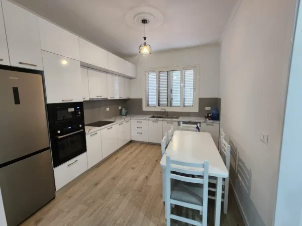 Durres, jepet me qera apartament 2+1+Aneks+Ballkon Kati 3, 90 m² 400 € 