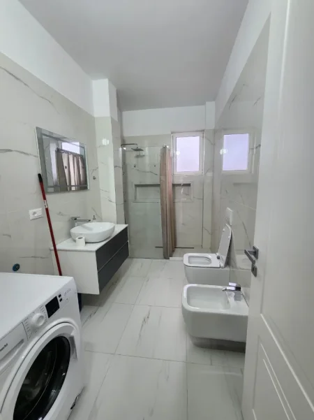 Durres, jepet me qera apartament 2+1+Aneks+Ballkon Kati 3, 90 m² 400 € 