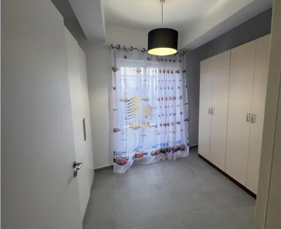 Tirane, jepet me qera apartament 2+1+Ballkon Kati 3, 80 m² 700 € (Kodra e Diellit)