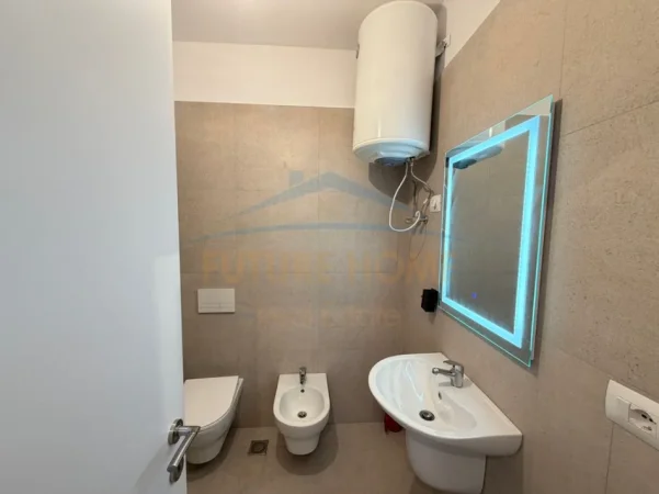 Tirane, jepet me qera apartament 2+1+Ballkon Kati 7, 95 m² 420 € (Univers City)