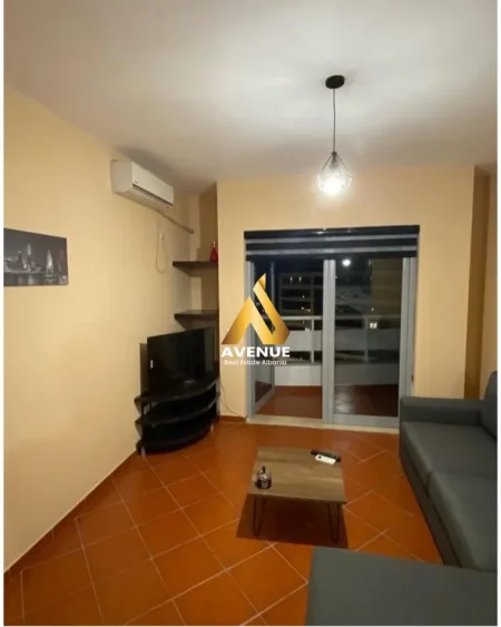 Tirane, jepet me qera apartament 1+1+Ballkon Kati 9, 60 m² 450 € Pallati me Shigjeta Tirane