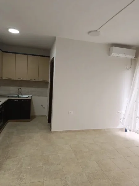 Tirane, jepet me qera apartament 1+1+Ballkon Kati 5, 50 m² 450 €