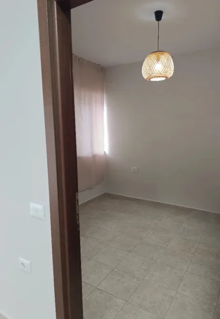 Tirane, jepet me qera apartament 1+1+Ballkon Kati 5, 50 m² 450 €