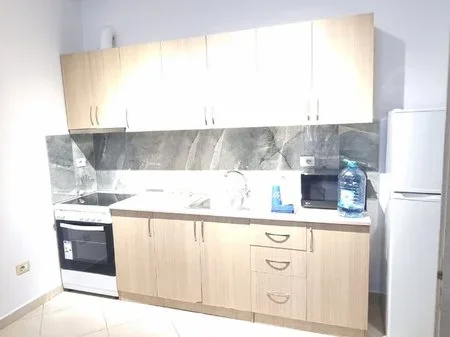 Tirane, jepet me qera apartament 1+1+Ballkon Kati 2, 68 m² 450 € (Unaza e Re)