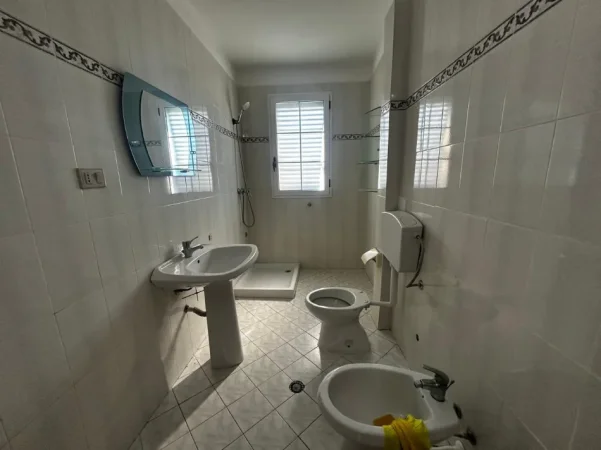 Vlore, shitet apartament 2+1 Kati 5, 165 m² 142.000 € (Rruga Zaho Koka, Vlore)