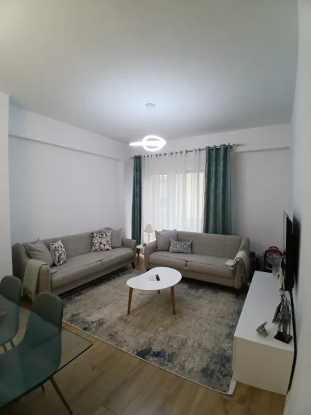 Tirane, jepet me qera apartament 2+1+Ballkon Kati 4, 92 m² 650 € 
