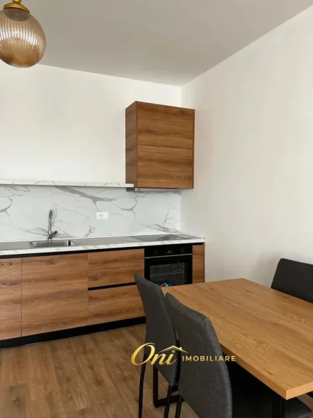 Tirane, jepet me qera apartament 1+1 Kati 10, 75 m² 550 € (KOMPLEKSI ARLIS)