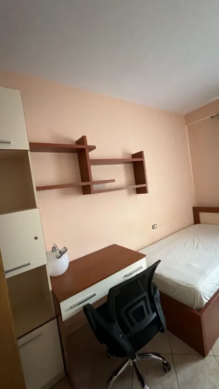 Tirane, jepet me qera apartament 2+1+Ballkon Kati 9, 100 m² 500 € (Kthesa e Kamzes)