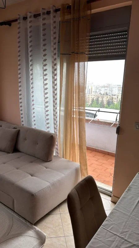 Tirane, jepet me qera apartament 2+1+Ballkon Kati 9, 100 m² 500 € (Kthesa e Kamzes)
