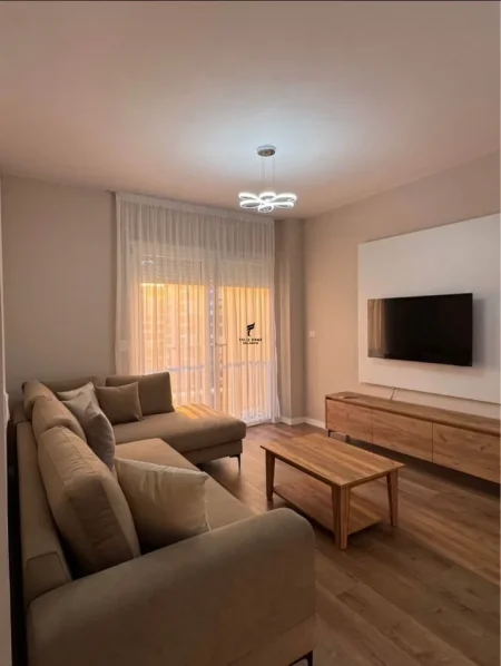 Tirane, jepet me qera apartament 2+1 Kati 4, 85 m² 550 € (UNIVERS CITY)