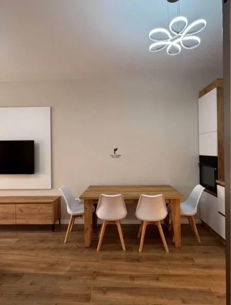 Tirane, jepet me qera apartament 2+1 Kati 4, 85 m² 550 € (UNIVERS CITY)