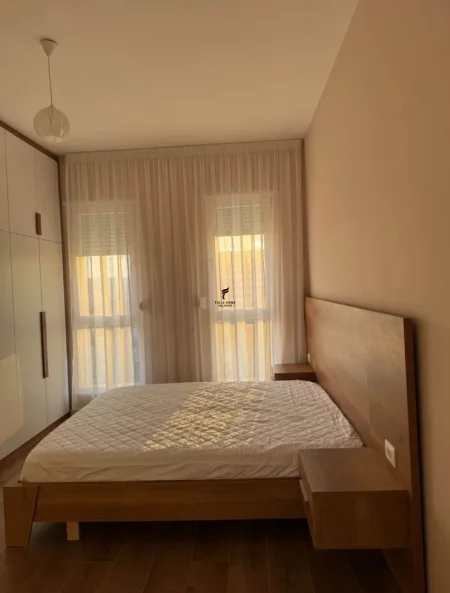 Tirane, jepet me qera apartament 2+1 Kati 4, 85 m² 550 € (UNIVERS CITY)