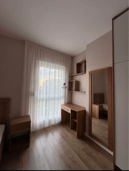 Tirane, jepet me qera apartament 2+1 Kati 4, 85 m² 550 € (UNIVERS CITY)
