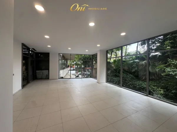 Tirane, jepet me qera ambjent biznesi Kati 1, 64 m² 680 € (QSUT)