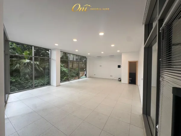 Tirane, jepet me qera ambjent biznesi Kati 1, 64 m² 680 € (QSUT)