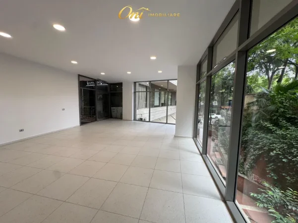 Tirane, jepet me qera ambjent biznesi Kati 1, 64 m² 680 € (QSUT)