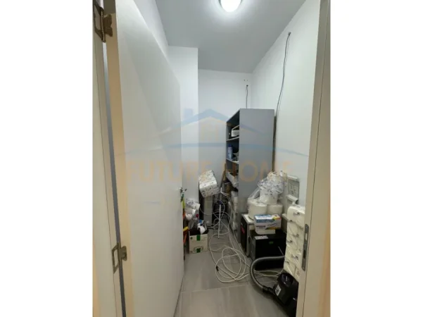 Tirane, jepet me qera ambjent biznesi Kati 1, 116 m² 1.200 € (Unaza e Re)