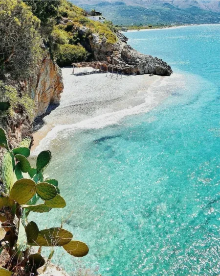 Himare, shitet toke , 757.677 m² 5.303.739 € (Qeparo)