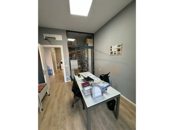 Tirane, jepet me qera ambjent biznesi Kati 1, 70 m² 800 € (Unaza e re)