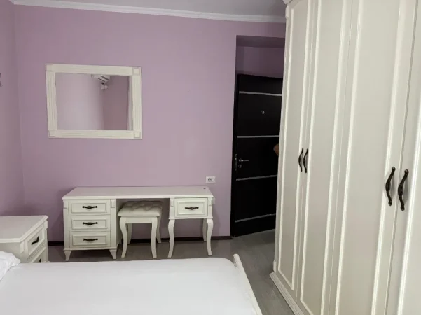 Tirane, jepet me qera apartament 1+1 Kati 5, (Komuna E Parisit,prane German Computer)