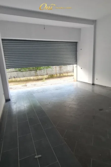 Tirane, jepet me qera magazine Kati 0, 50 m² 300 € (SOKRAT MIHO)