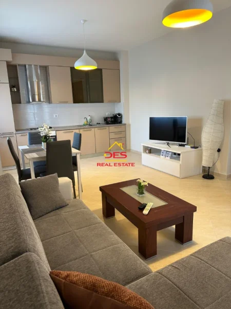 Vlore, jepet me qera apartament 1+1+Ballkon Kati 2, 70 m² 450 € (Lungomare)