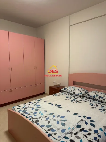 Vlore, jepet me qera apartament 1+1+Ballkon Kati 2, 70 m² 450 € (Lungomare)