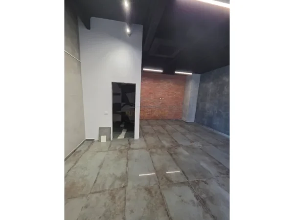 Tirane, jepet me qera magazine Kati 0, 1.000 m² 10.000 € (Tirane Durres)