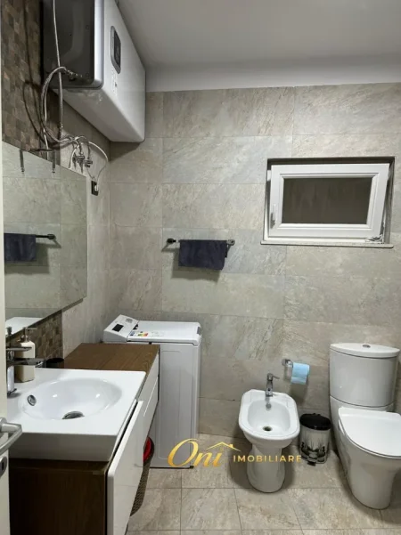 Tirane, jepet me qera apartament 1+1 Kati 3, 75 m² 650 € (PERBALL HOTEL RADISSON)