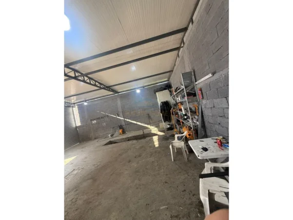 Tirane, jepet me qera magazine Kati 0, 95 m² 500 € (Tufine)