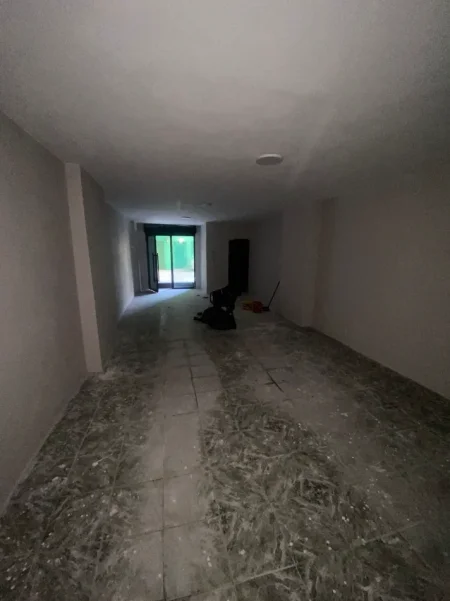 Tirane, jepet me qera ambjent biznesi Kati 0, 70 m² 600 € 