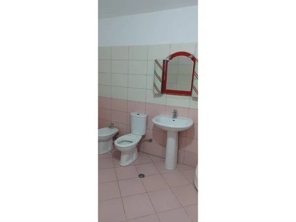 Shqiperi, jepet me qera apartament 2+1+Ballkon Kati 4, 70 m² 400 € (Rruga Muhamet Deliu)