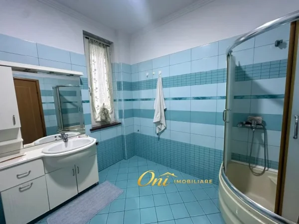 Tirane, jepet me qera apartament 2+1 Kati 3, 125 m² 500 € (MYSLYM SHYRI)