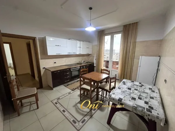 Tirane, jepet me qera apartament 2+1 Kati 3, 125 m² 500 € (MYSLYM SHYRI)