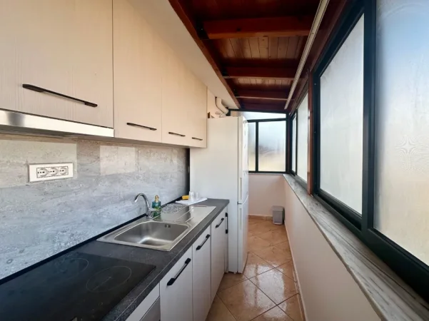 Tirane, jepet me qera apartament 2+1+Ballkon Kati 5, 80 m² 800 € (Rruga Ali Pashe Gucia)