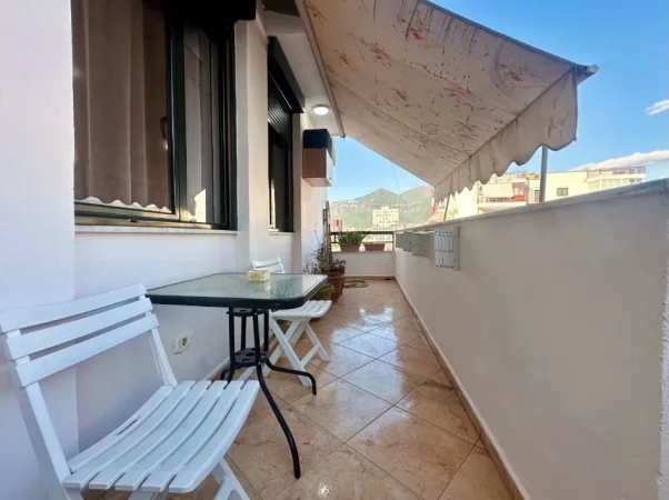 Tirane, jepet me qera apartament 2+1+Ballkon Kati 5, 80 m² 800 € (Rruga Ali Pashe Gucia)