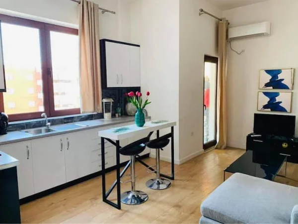 Tirane, jepet me qera apartament 1+1+Ballkon Kati 5, 65 m² 65.000 € (Kompleksi Delijorgji)