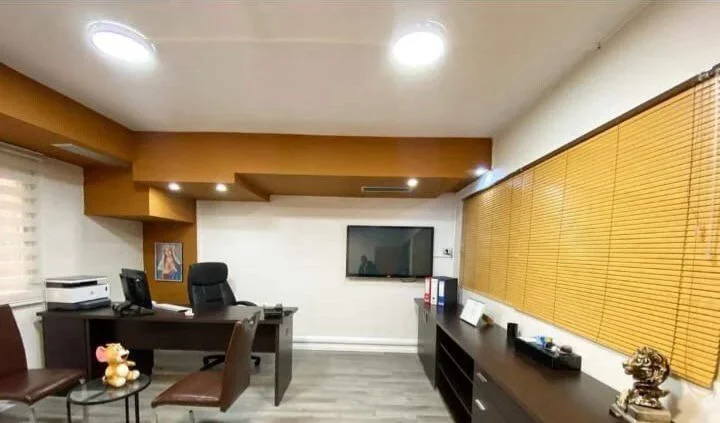 Tirane, jepet me qera ambjent biznesi Kati 2, 200 m² 3.500 € (Rruga Sami Frasheri)