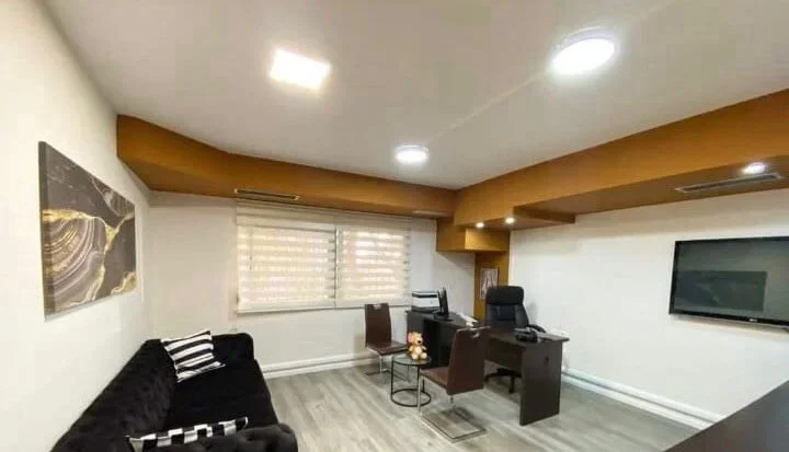 Tirane, jepet me qera ambjent biznesi Kati 2, 200 m² 3.500 € (Rruga Sami Frasheri)