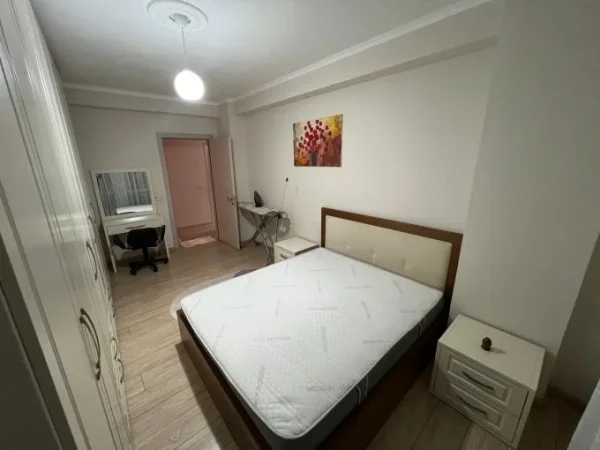 Tirane, jepet me qera apartament 2+1+Aneks+Ballkon Kati 2, 120 m² 550 € (Kashar)