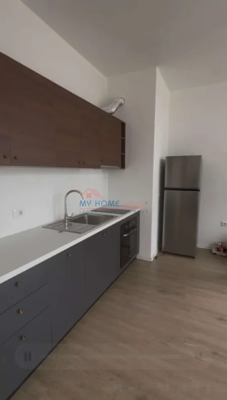 Tirane, jepet me qera apartament 1+1+Ballkon Kati 6, 60 m² 450 € (Rruga Riza Cerova)
