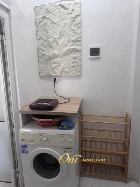 Tirane, jepet me qera garsonier Kati 1, 30 m² 400 € (BULEVARDI BAJRAM CURRI)