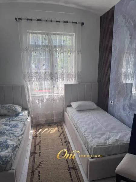 Tirane, jepet me qera garsonier Kati 1, 30 m² 400 € (BULEVARDI BAJRAM CURRI)