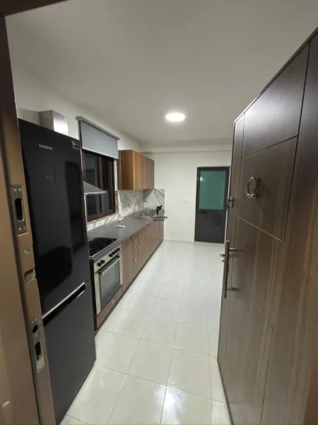 Tirane, jepet me qera apartament 1+1 Kati 1, 65 m² 500 € (ASTIR)