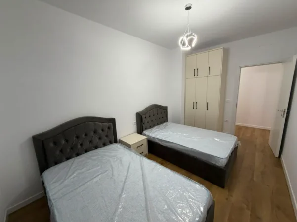 Tirane, jepet me qera apartament 2+1 Kati 3, 100 m² (5 MAJI)