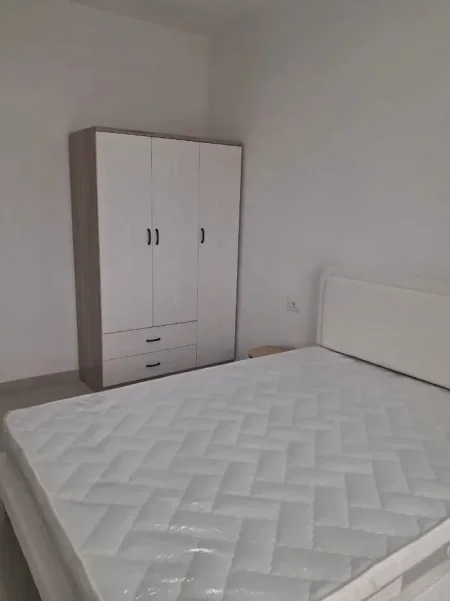 Tirane, jepet me qera apartament 1+1+Ballkon Kati 6, 60 m² 450 € (5 Maj)